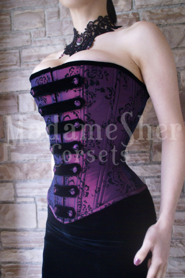 Corset Balconette Cônico: Military Luxury