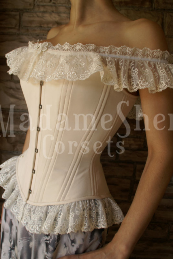 Corset Decote Canoa: Babado de Tule Bordado