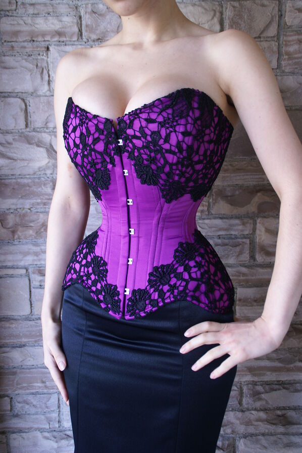 Corset Eduardiano: Widow